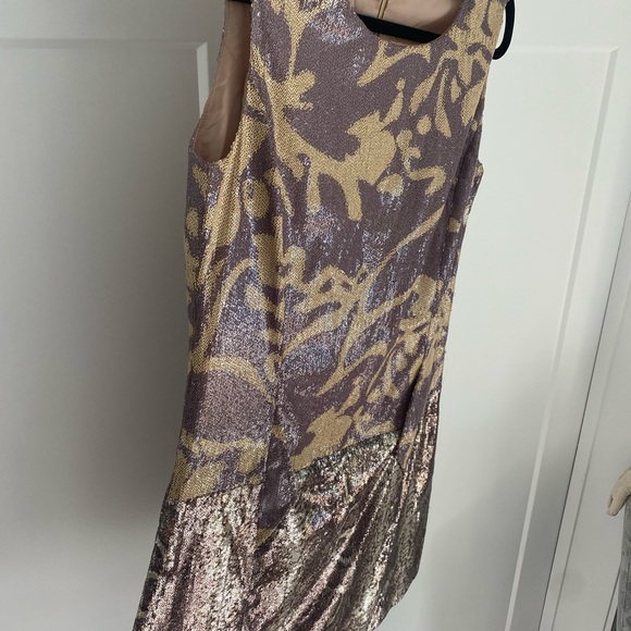 Gold and sequins Mini dress - Picture 3 of 11